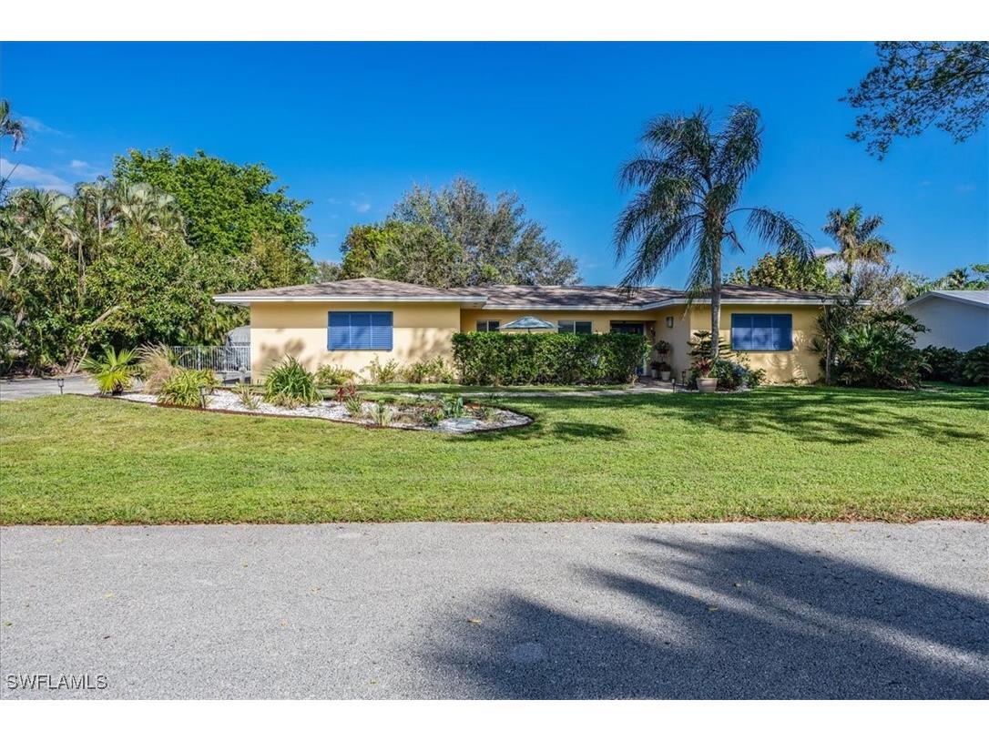 1273 Lastrada Lane Naples FL 34103 224091438 image1