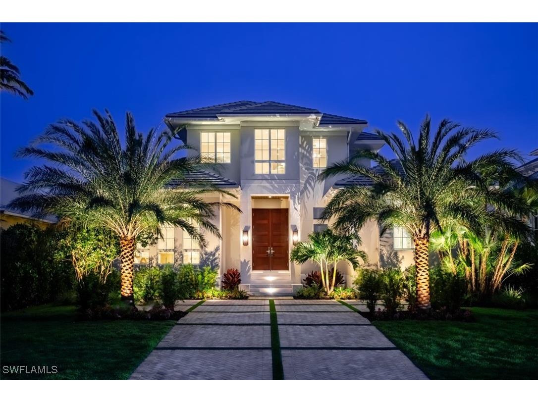 128 1st Avenue S Naples FL 34102 224012251 image1