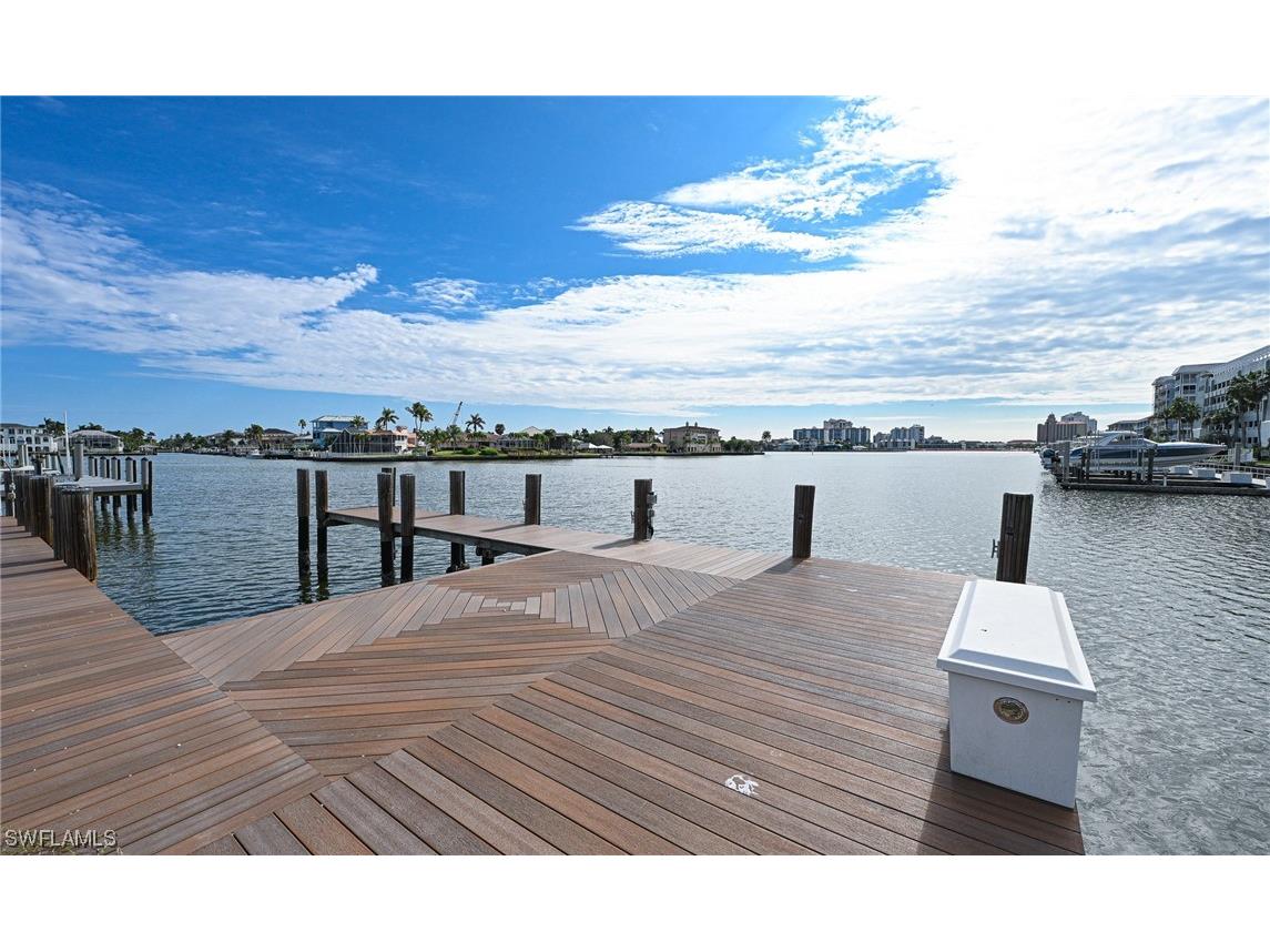 128 Bayview Avenue Naples FL 34108 224010409 image1