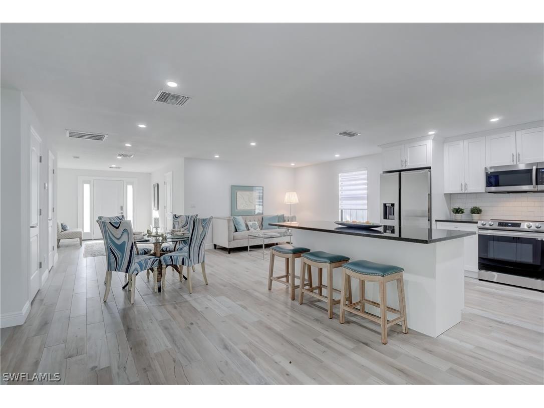 1286 Solana Road Naples FL 34103 222073710 image1