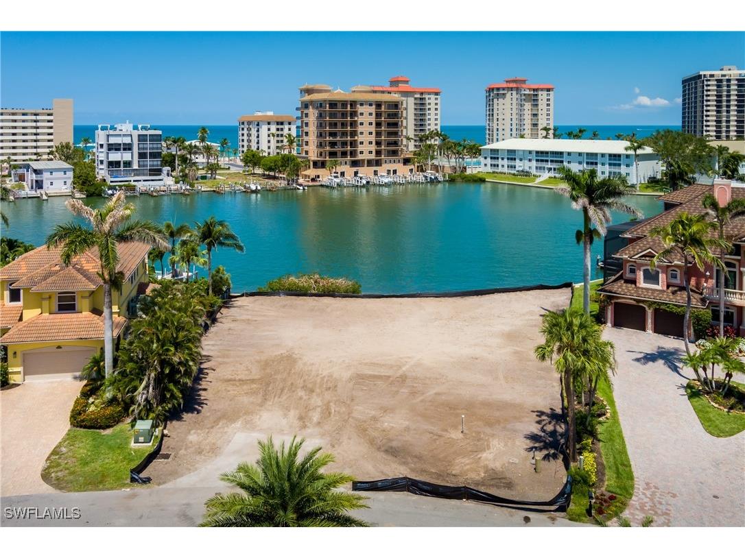 141 Conners Avenue Naples FL 34108 224086469 image1