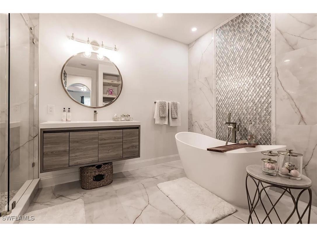 1455 Mariposa Circle #202 Naples FL 34105 225049441 image1