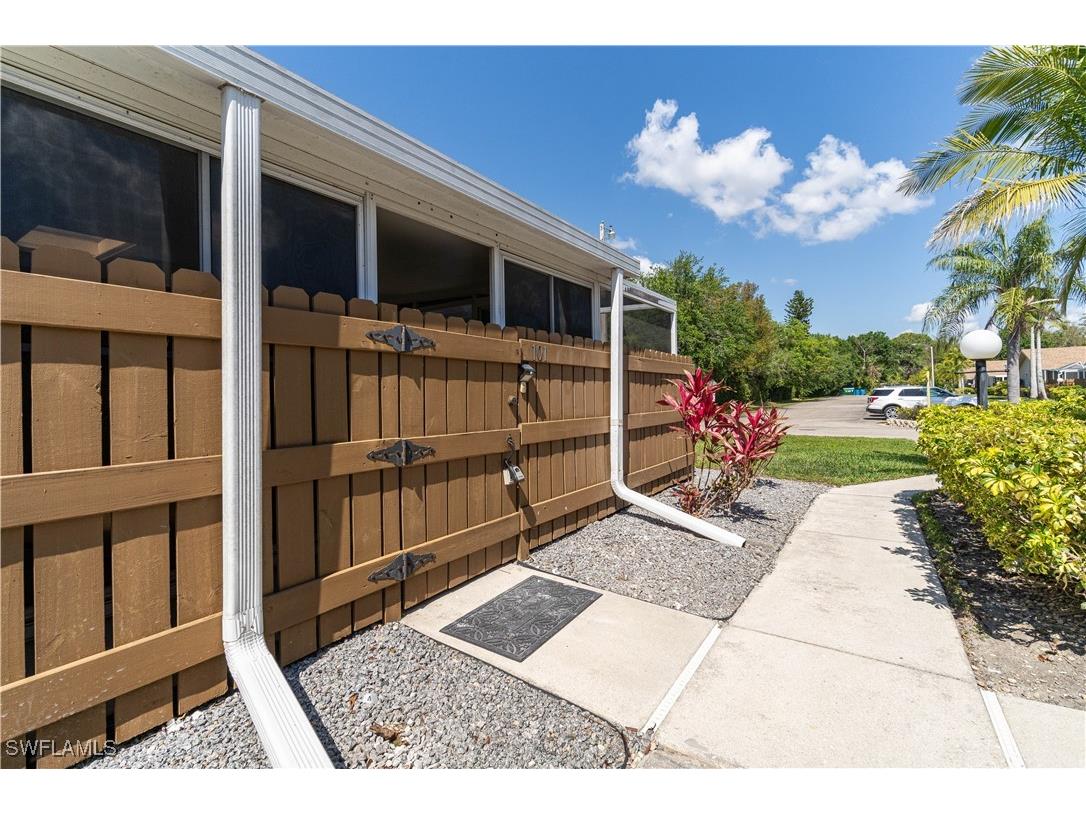 15600 Crystal Lake Drive #101 North Fort Myers FL 33917 225032667 image2
