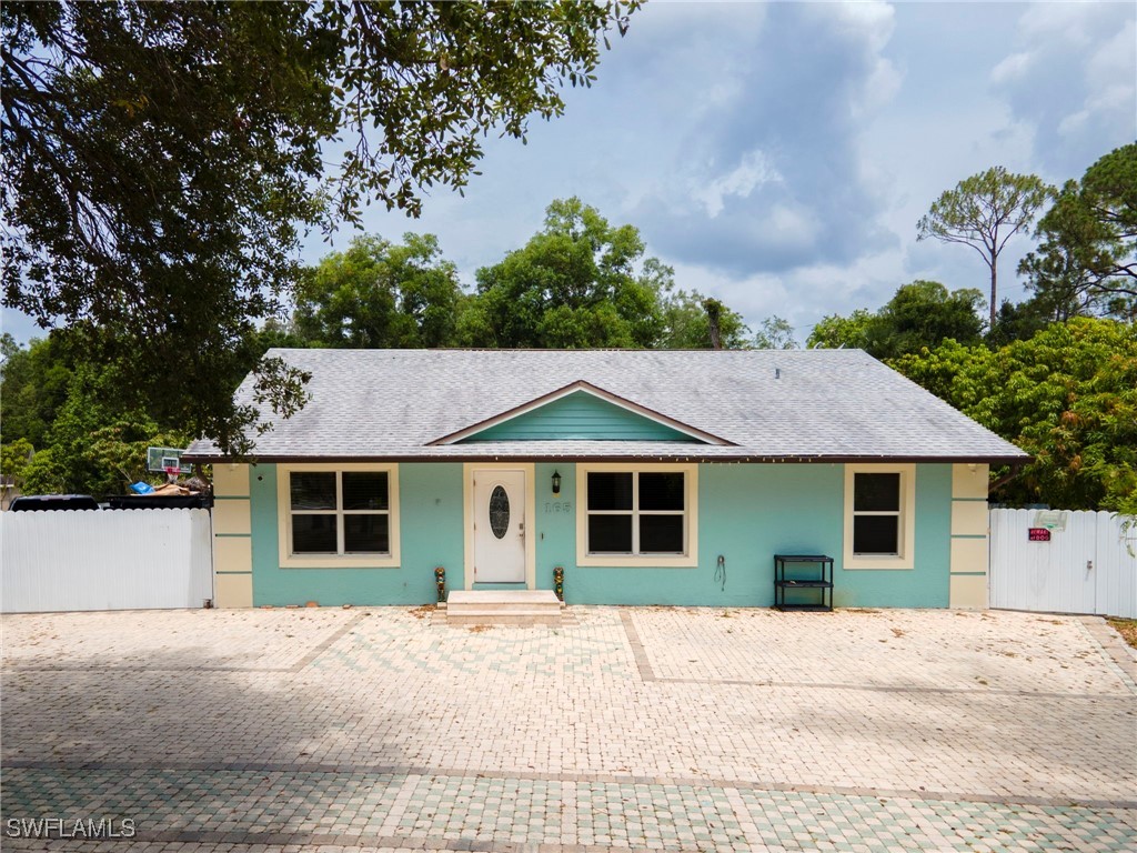 165 4th Street Naples FL 34113 225047967 image1