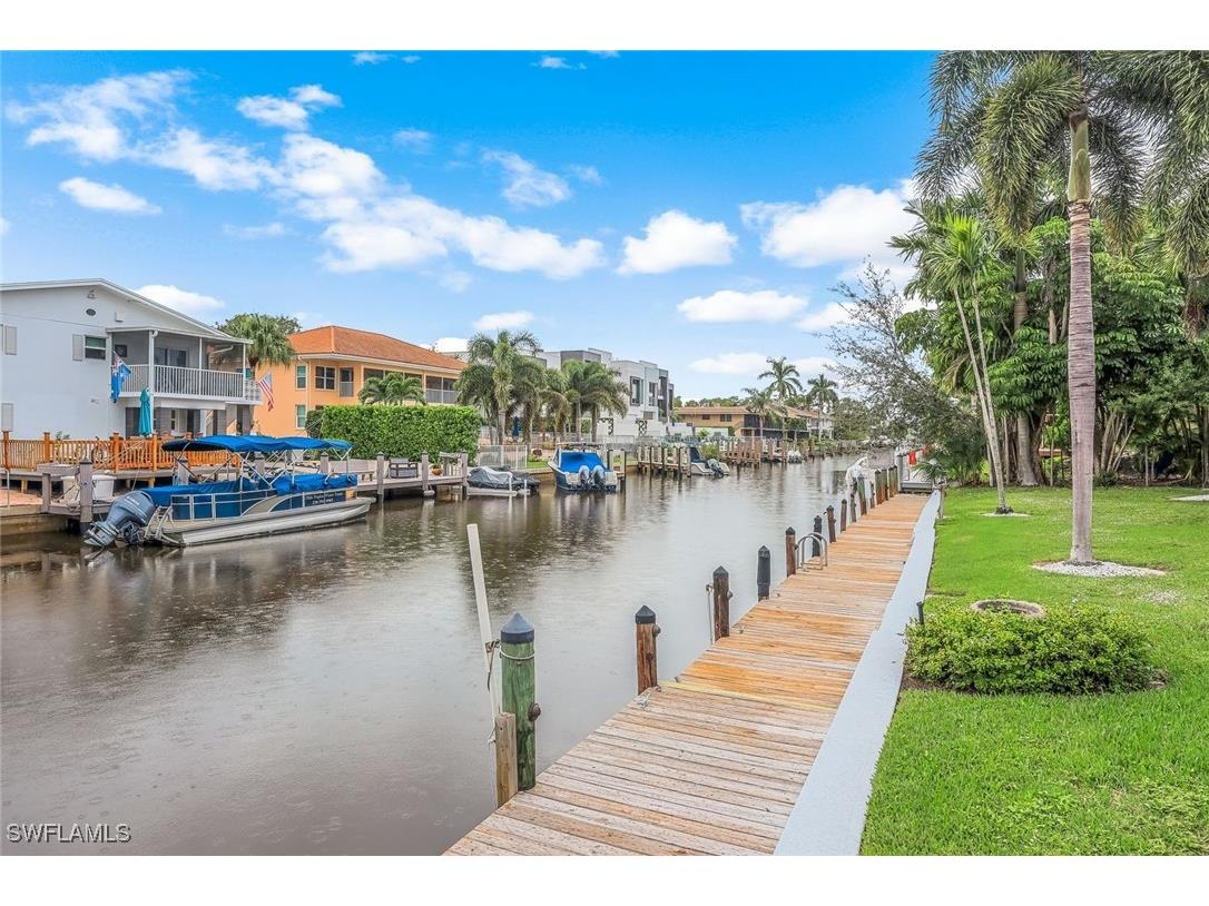 1686 Blue Point Avenue #B9 Naples FL 34102 225008167 image1