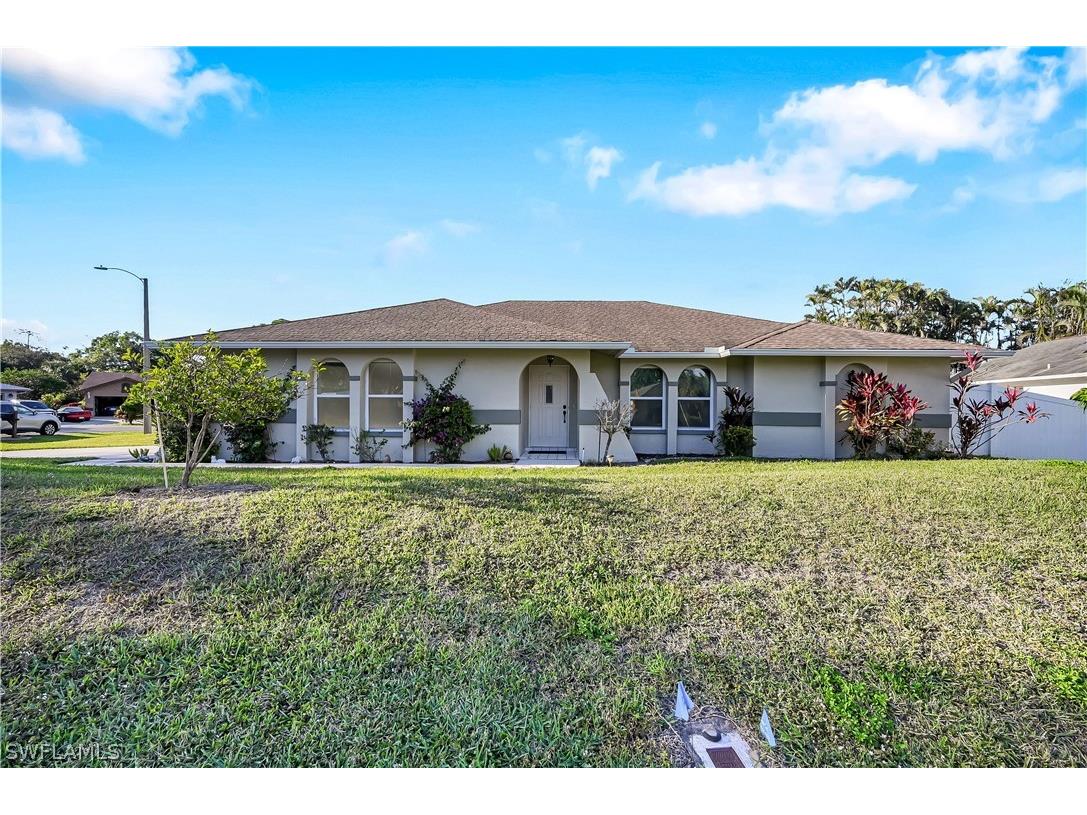 1711 Daisy Lane Naples FL 34105 223001911 image1