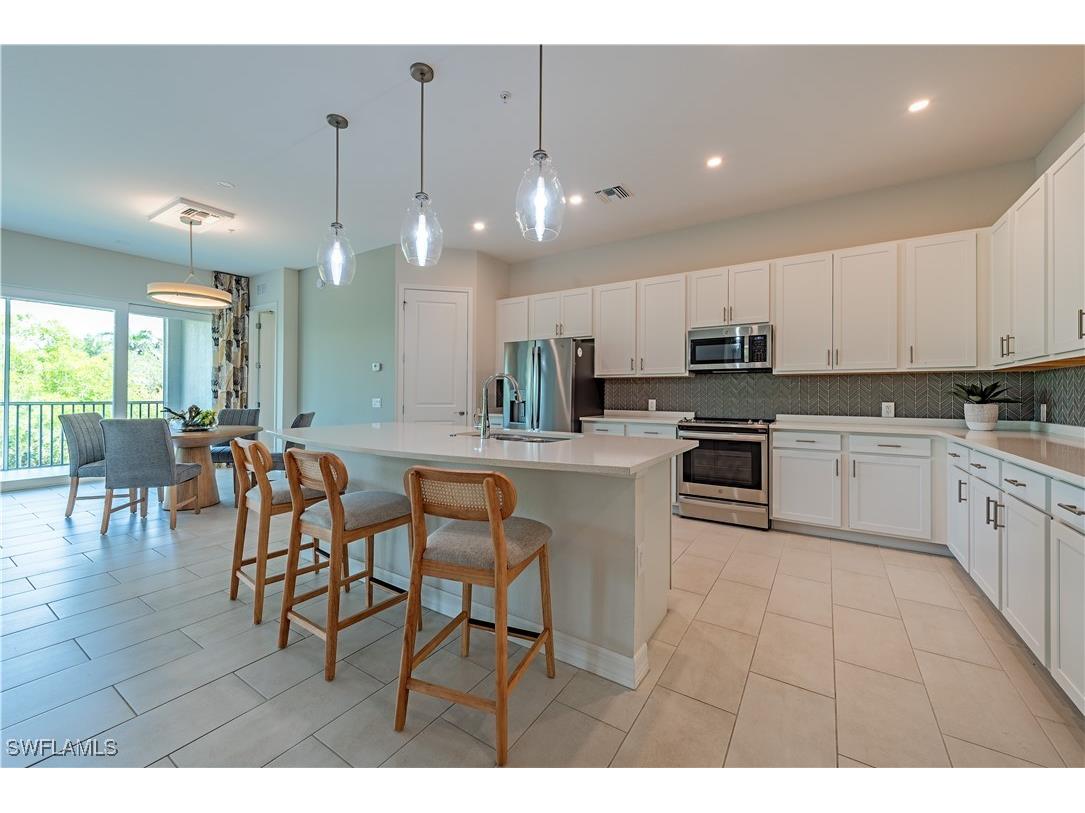 172 Indies Drive E #201 Naples FL 34114 224076929 image1