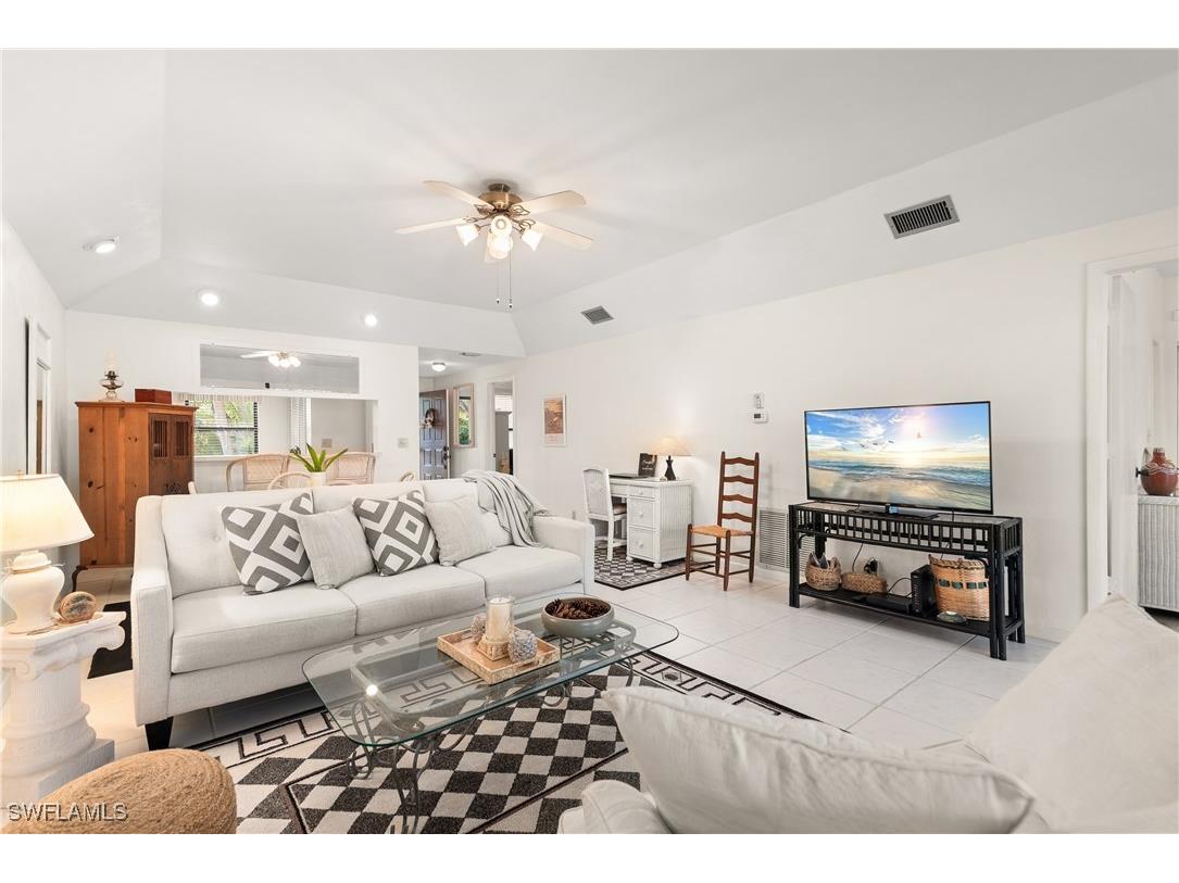 1833 Courtyard Way #E204 Naples FL 34112 225002567 image3