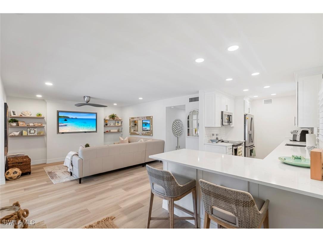 1910 Gulf Shore Boulevard N #204 Naples FL 34102 225049033 image2