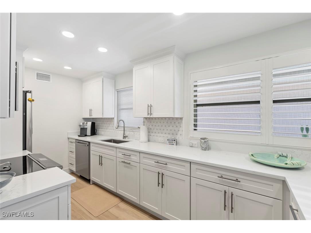 1910 Gulf Shore Boulevard N #204 Naples FL 34102 225049033 image6