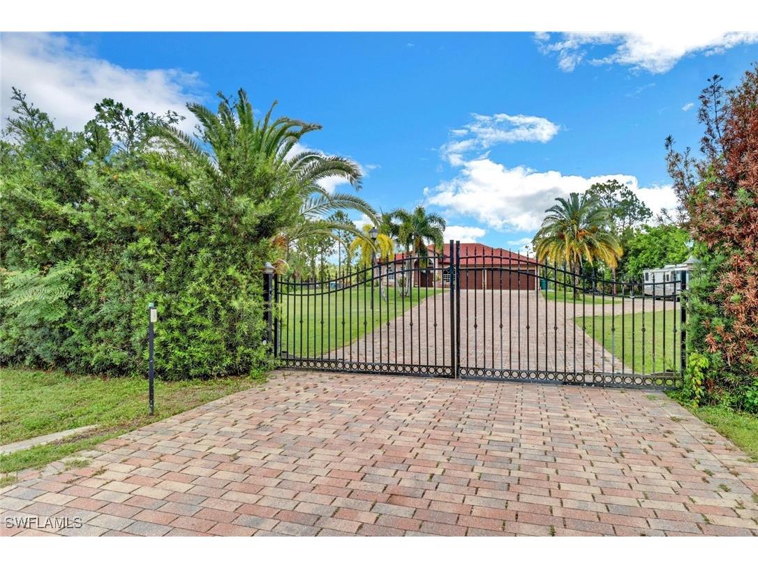 1911 47th Avenue NE Naples FL 34120 225015658 image1