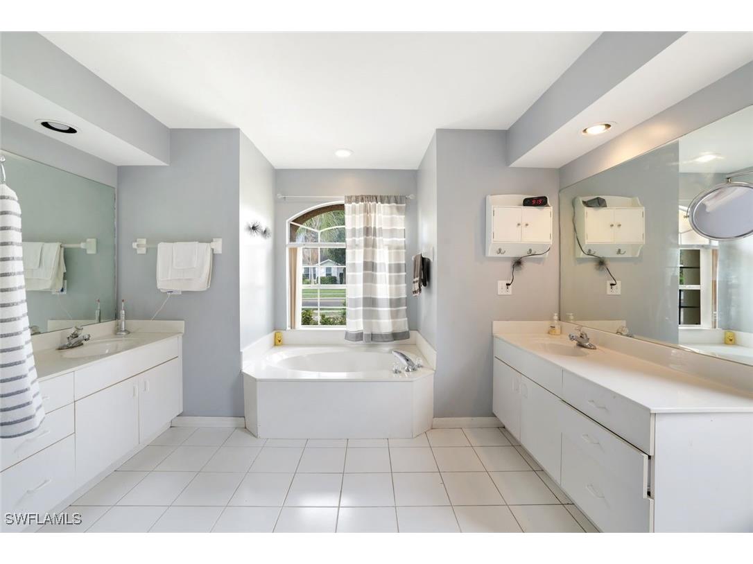 1920 Piccadilly Circus Naples FL 34112 225054061 image17