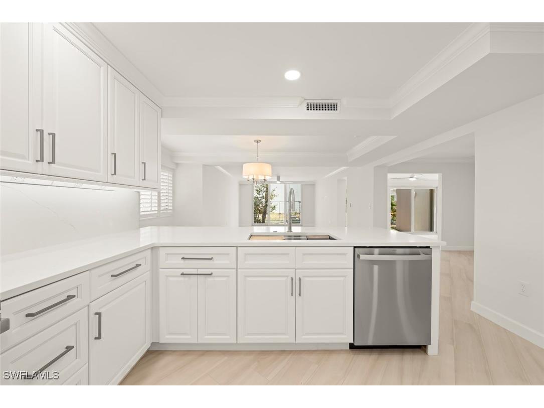 200 Periwinkle Way #111 Sanibel FL 33957 225033921 image3