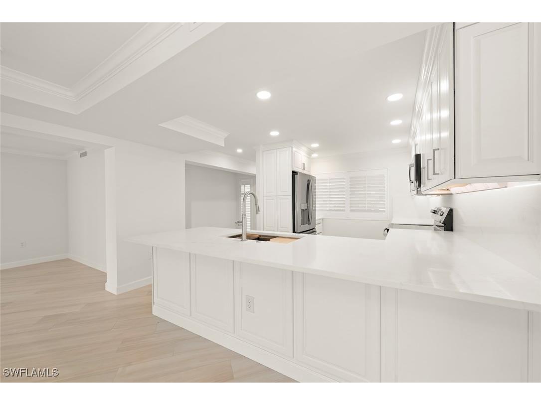 200 Periwinkle Way #111 Sanibel FL 33957 225033921 image4