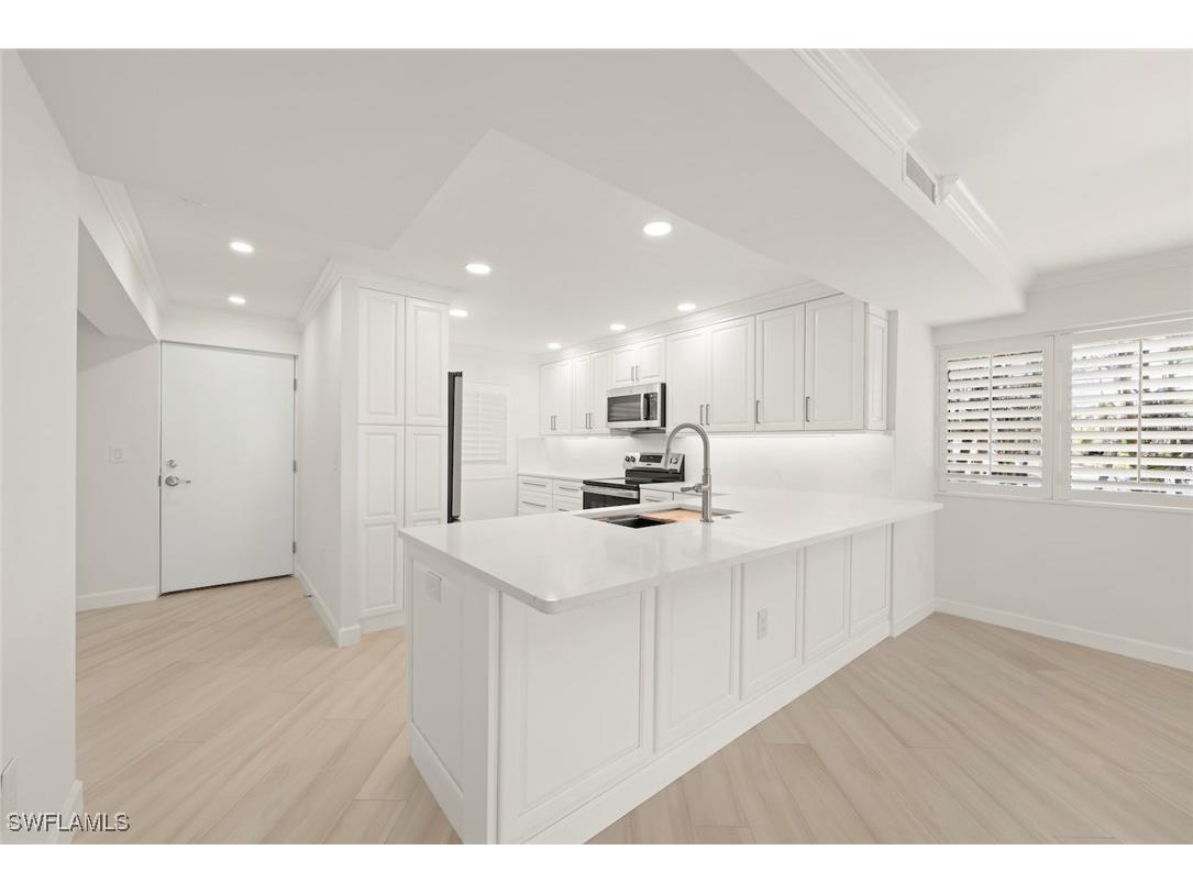 200 Periwinkle Way #111 Sanibel FL 33957 225033921 image5