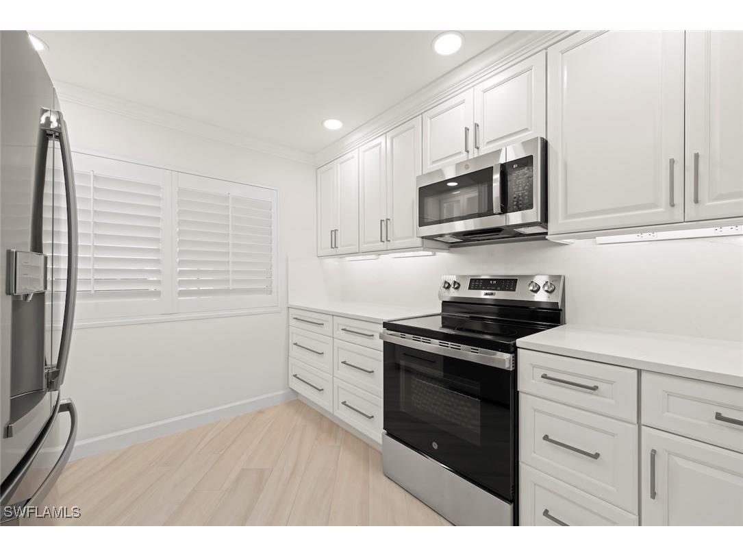 200 Periwinkle Way #111 Sanibel FL 33957 225033921 image8