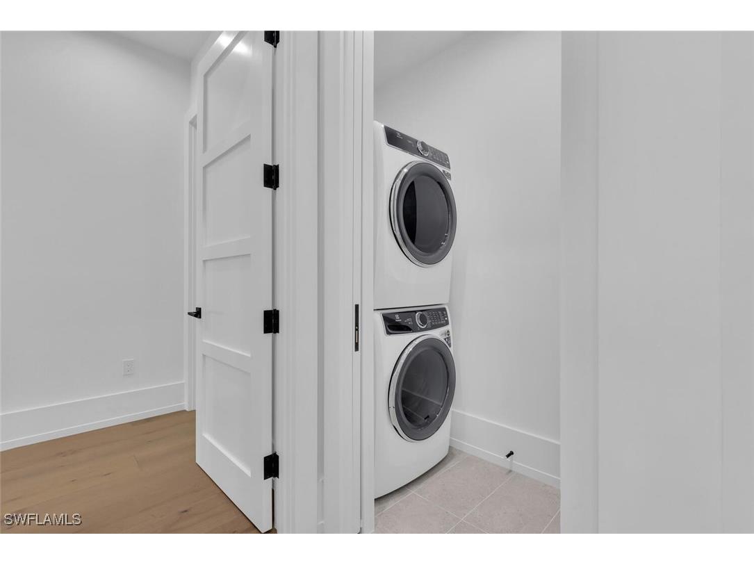 201 8th Street S #208 Naples FL 34102 225042195 image28