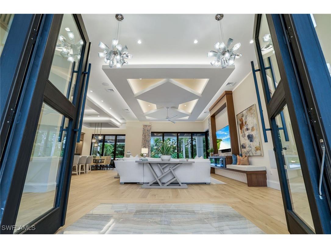 201 Caribbean Road Naples FL 34108 225009555 image1