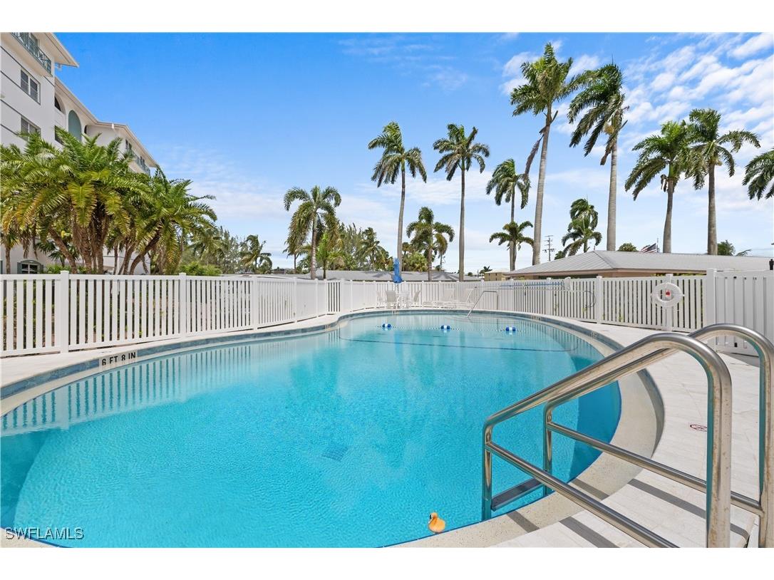 2011 Gulf Shore Boulevard N #44 Naples FL 34102 224073408 image13