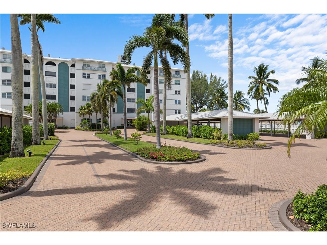 2011 Gulf Shore Boulevard N #44 Naples FL 34102 224073408 image14