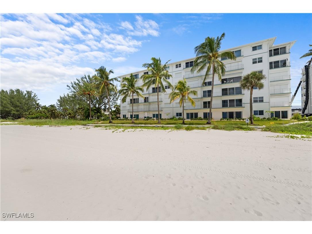 2011 Gulf Shore Boulevard N #44 Naples FL 34102 224073408 image15