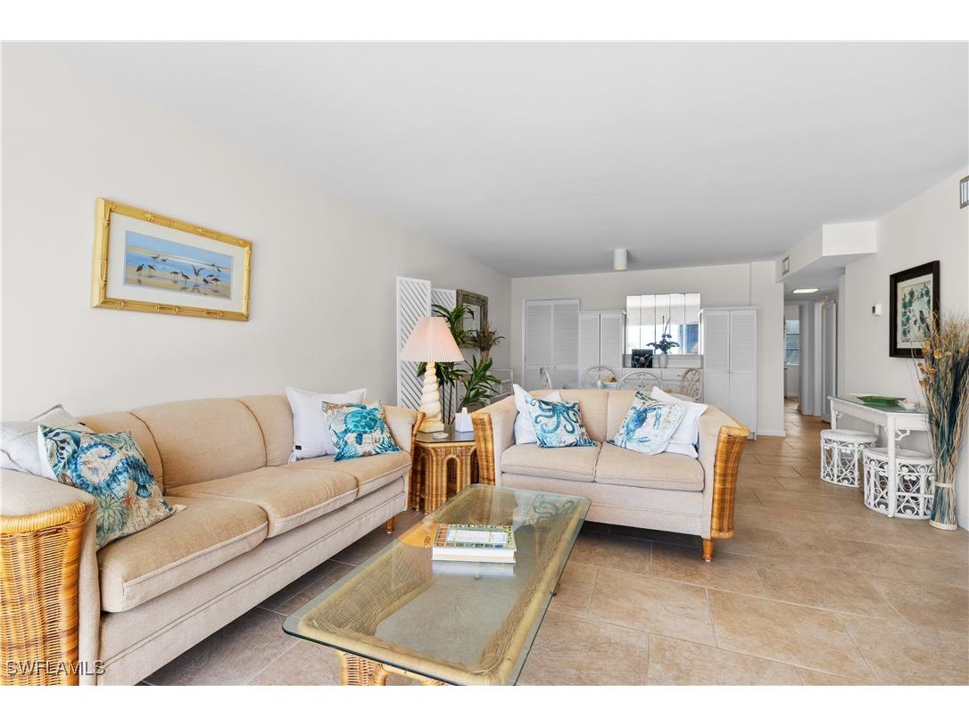 2011 Gulf Shore Boulevard N #44 Naples FL 34102 224073408 image4