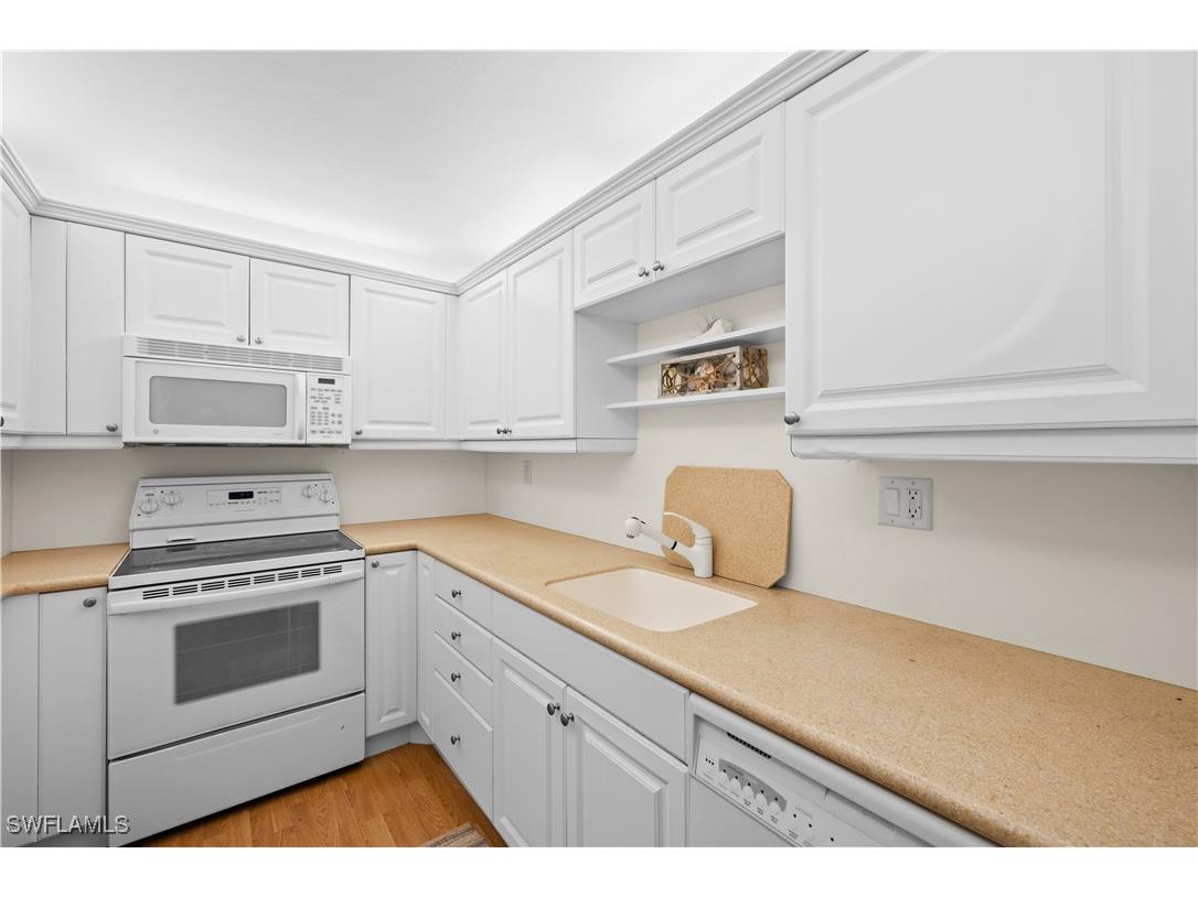 2011 Gulf Shore Boulevard N #44 Naples FL 34102 224073408 image7