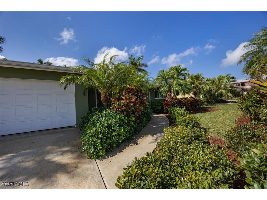 2032 Coral Point Drive Cape Coral FL 33990 225033945 image1