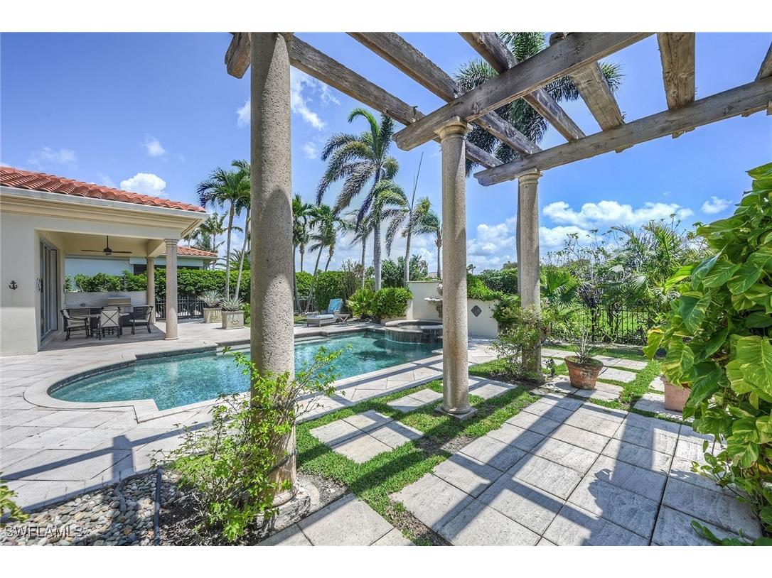 2052 Isla Vista Lane Naples FL 34105 225031381 image48