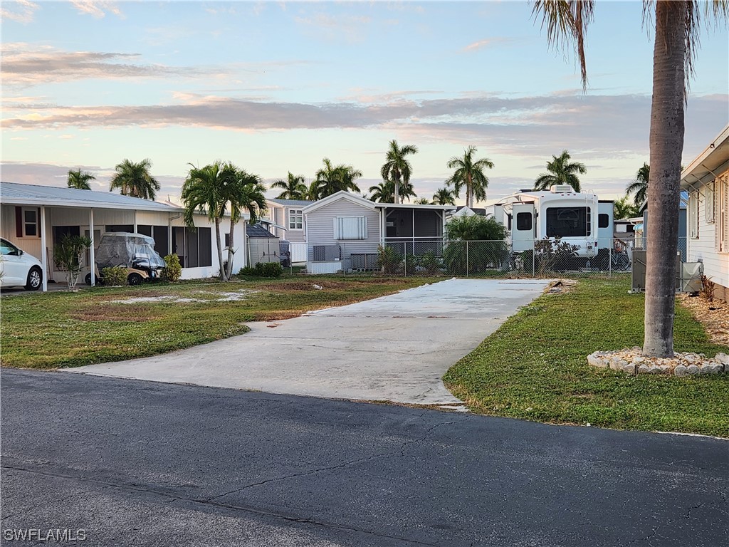 211 Derwent Boulevard Fort Myers FL 33908 223083817 image2