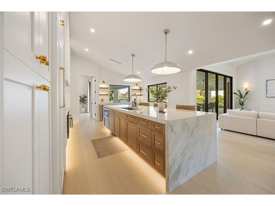 2111 Mission Drive Naples FL 34109 225023318 image1
