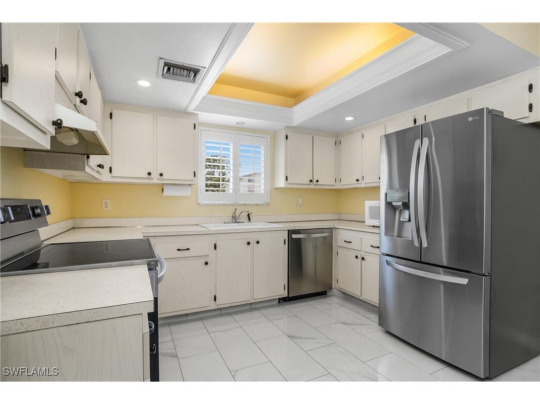 215 Cypress Way E #B2 Naples FL 34110 225004572 image15