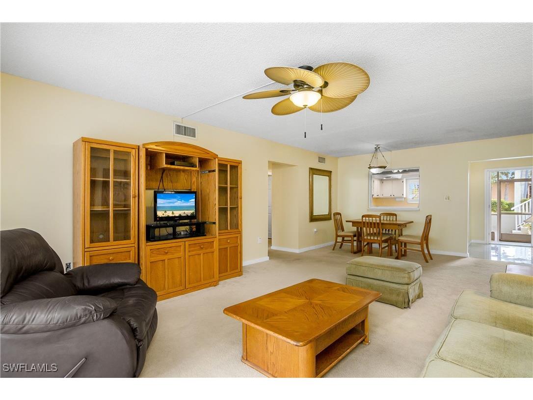 215 Cypress Way E #B2 Naples FL 34110 225004572 image4