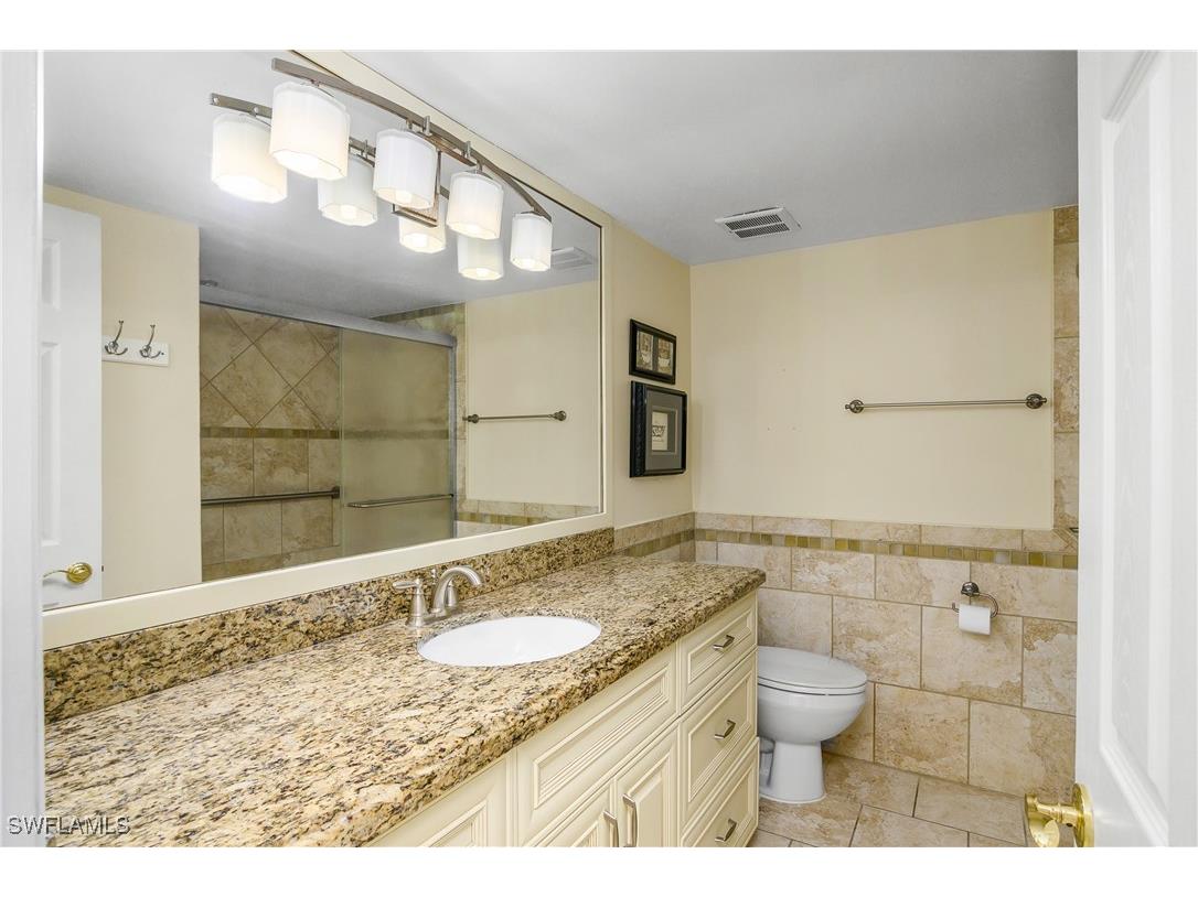 215 Cypress Way E #B2 Naples FL 34110 225004572 image5
