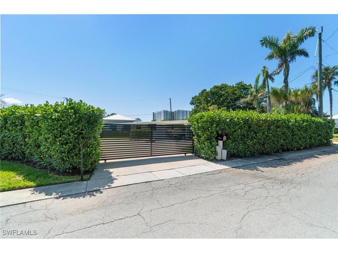 2180 Harbor Lane Naples FL 34104 225025665 image23