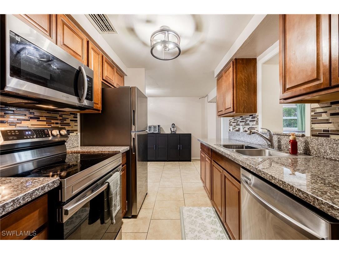 2184 Barry Drive Fort Myers FL 33907 225026859 image12