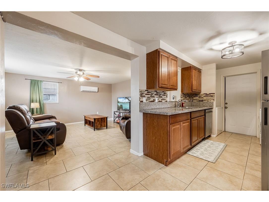 2184 Barry Drive Fort Myers FL 33907 225026859 image6