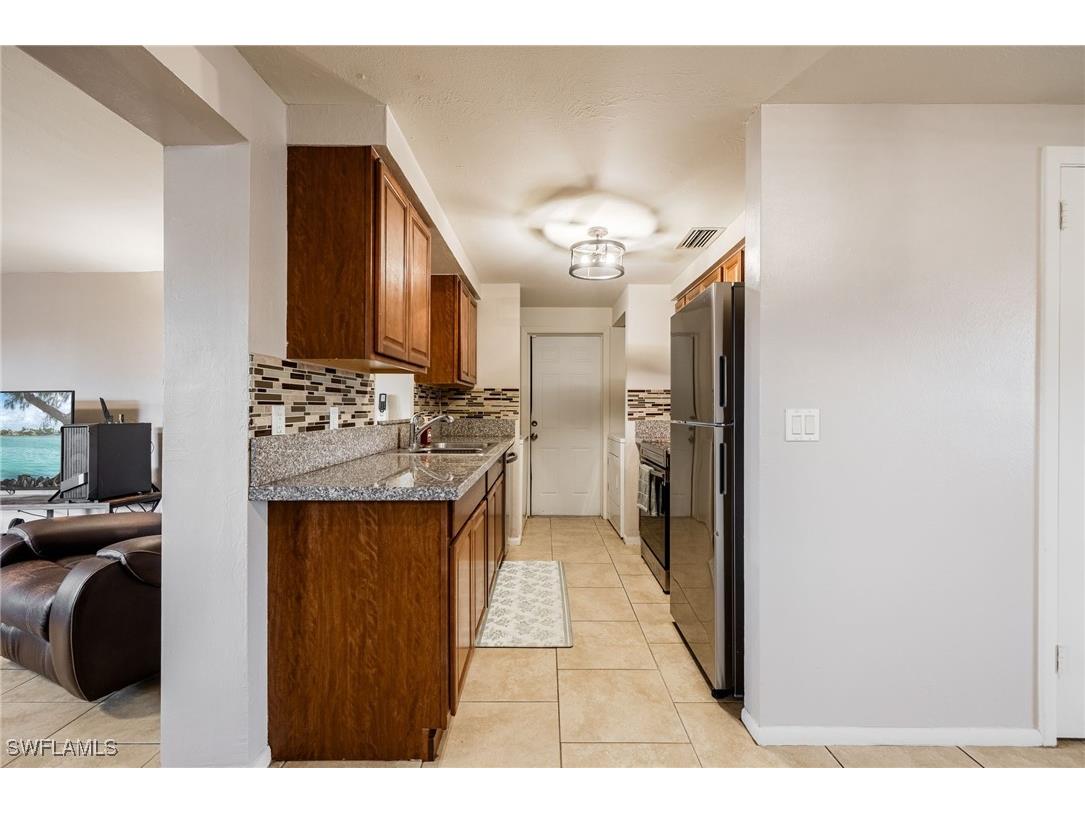 2184 Barry Drive Fort Myers FL 33907 225026859 image7