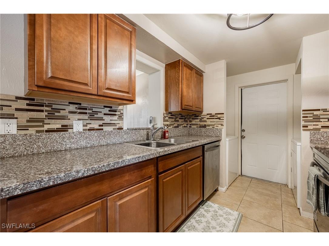 2184 Barry Drive Fort Myers FL 33907 225026859 image9