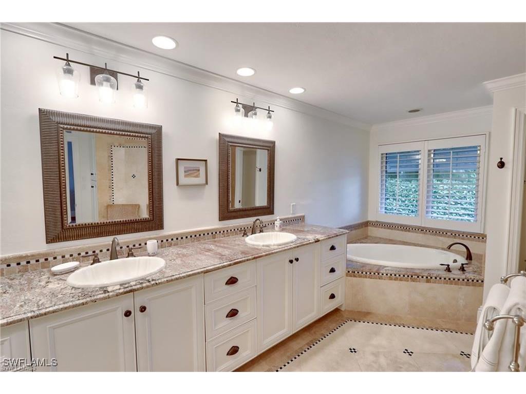 2201 Beacon Lane Naples FL 34103 225035789 image26