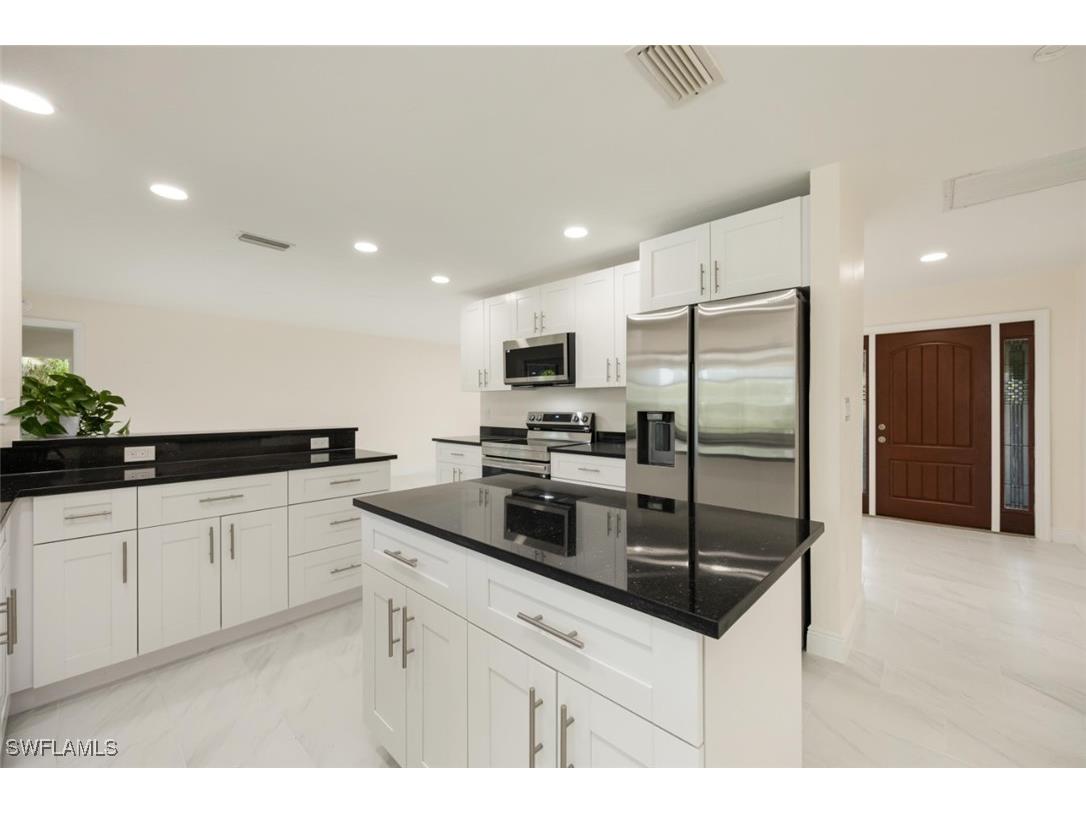 2232 Longboat Drive Naples FL 34104 225044584 image2