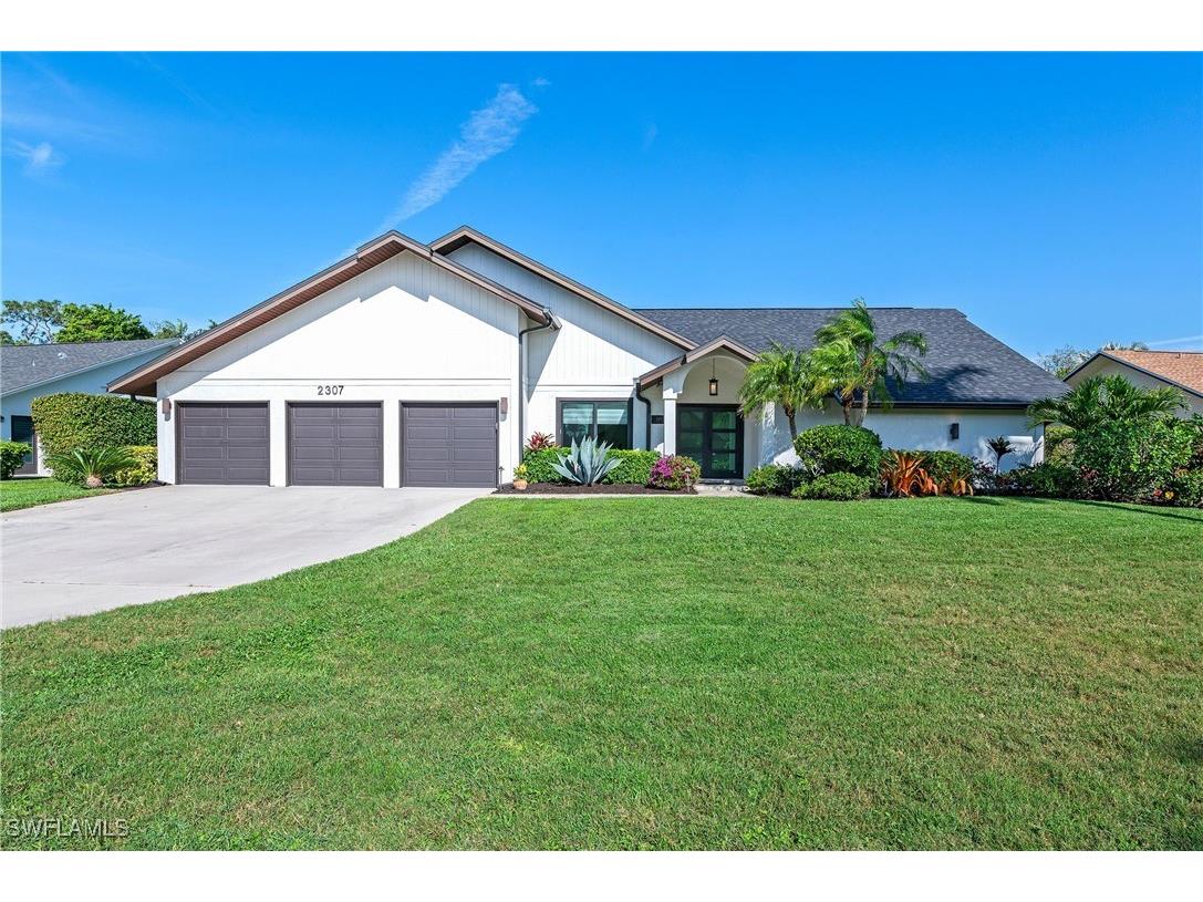 2307 Queens Way Naples FL 34112 225021164 image1