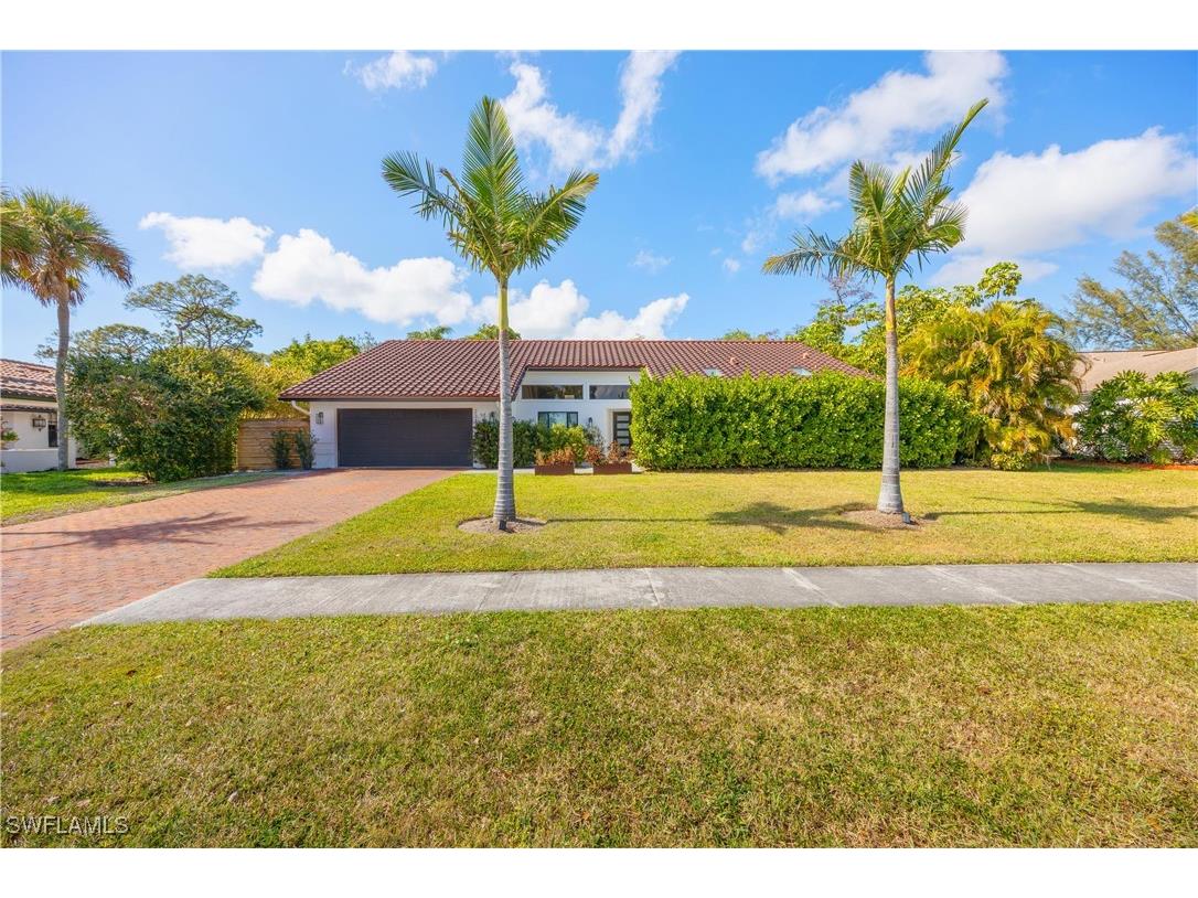 2323 Pine Woods Circle #13 Naples FL 34105 225016649 image1