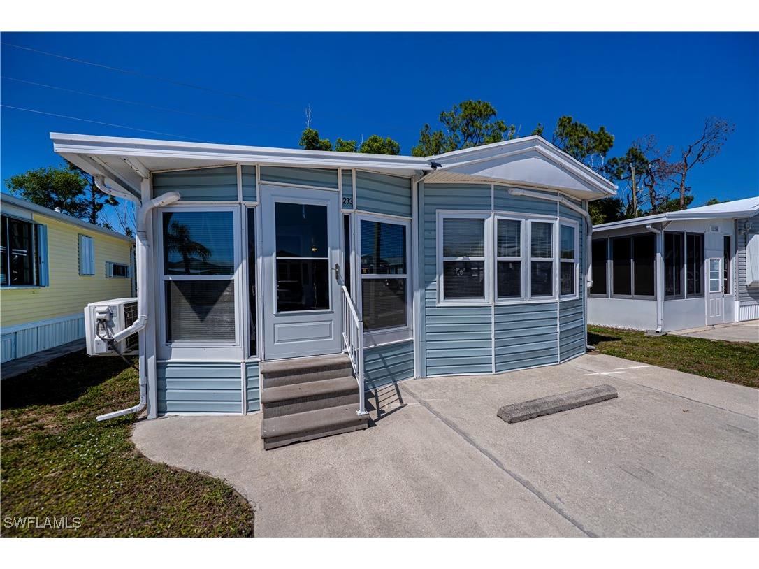 233 Caravan Circle North Fort Myers FL 33903 225035967 image1