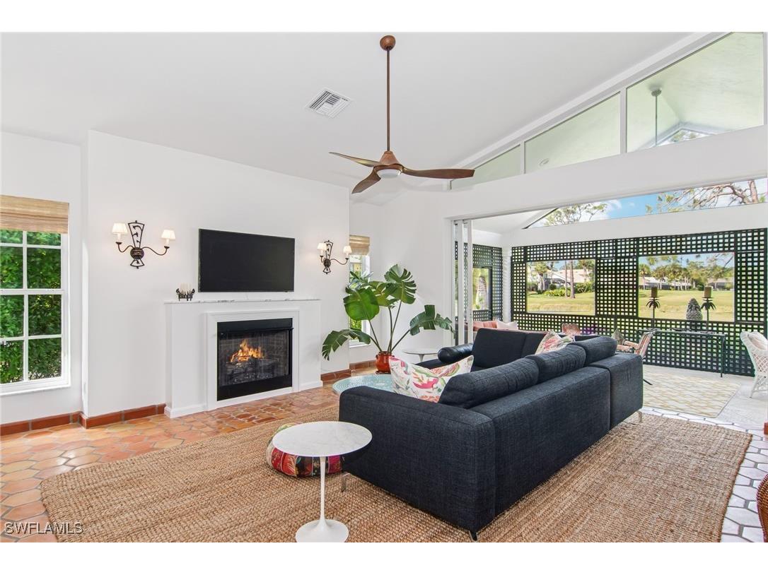 234 Edgemere Way E Naples FL 34105 225038074 image1