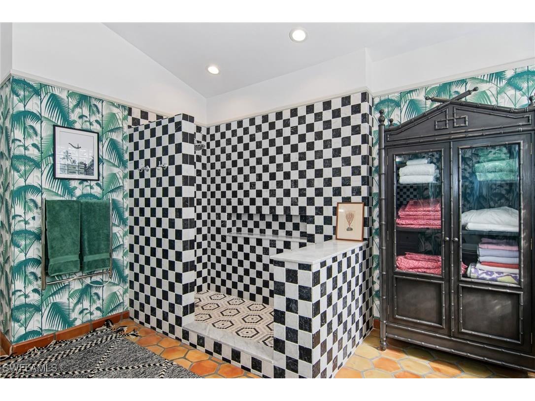 234 Edgemere Way E Naples FL 34105 225038074 image10