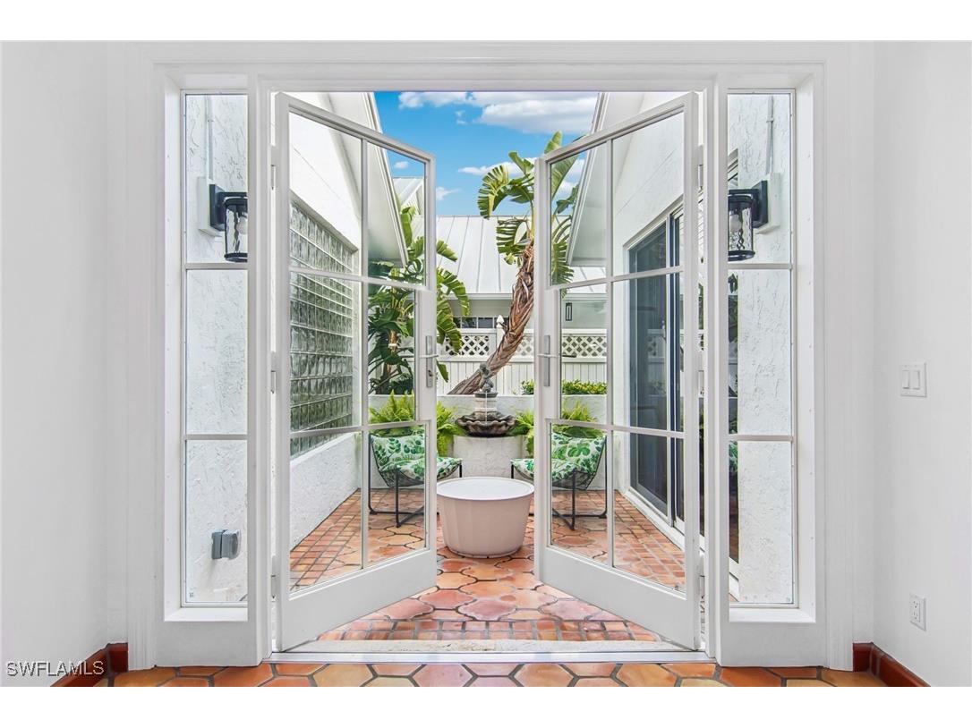 234 Edgemere Way E Naples FL 34105 225038074 image5