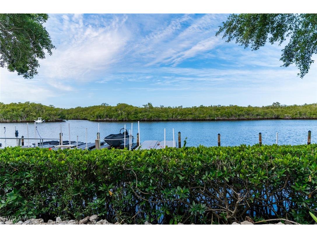 242 Newport Drive #504 Naples FL 34114 225042110 image1