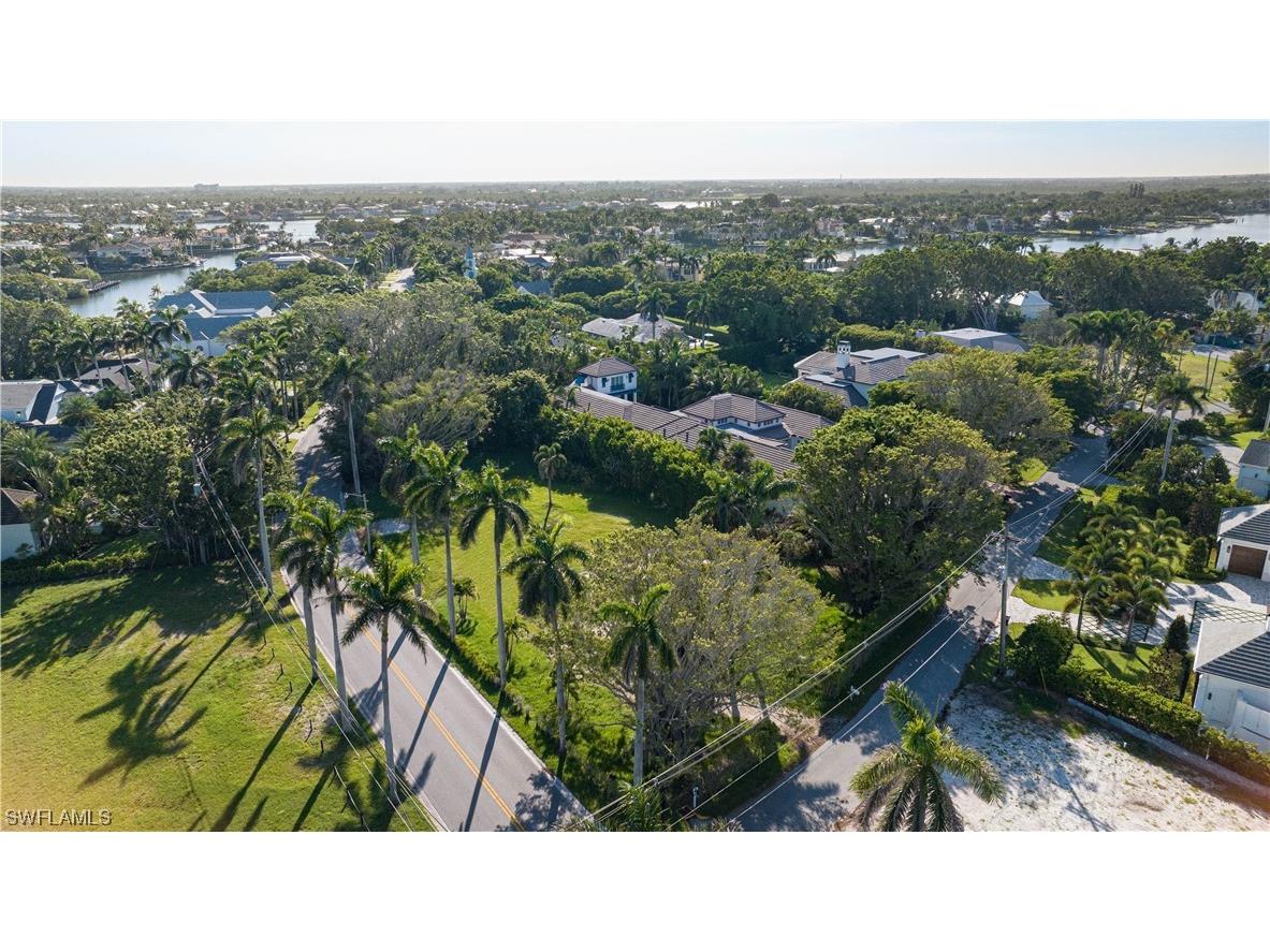 2433 Lantern Lane, Naples, FL, 34102 MLS 223072210 Edina Realty