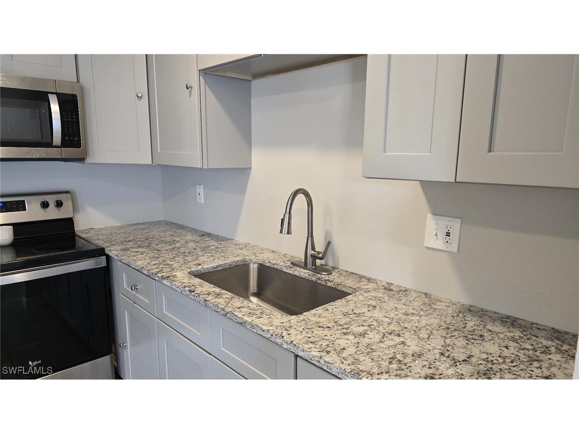 2450 Katherine Street Fort Myers FL 33901 225013757 image2